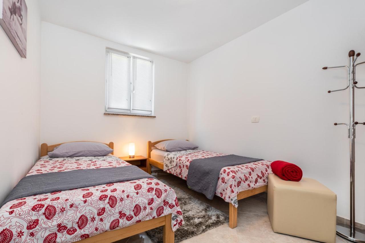 Apartmani Antonija Vozilici Exteriör bild