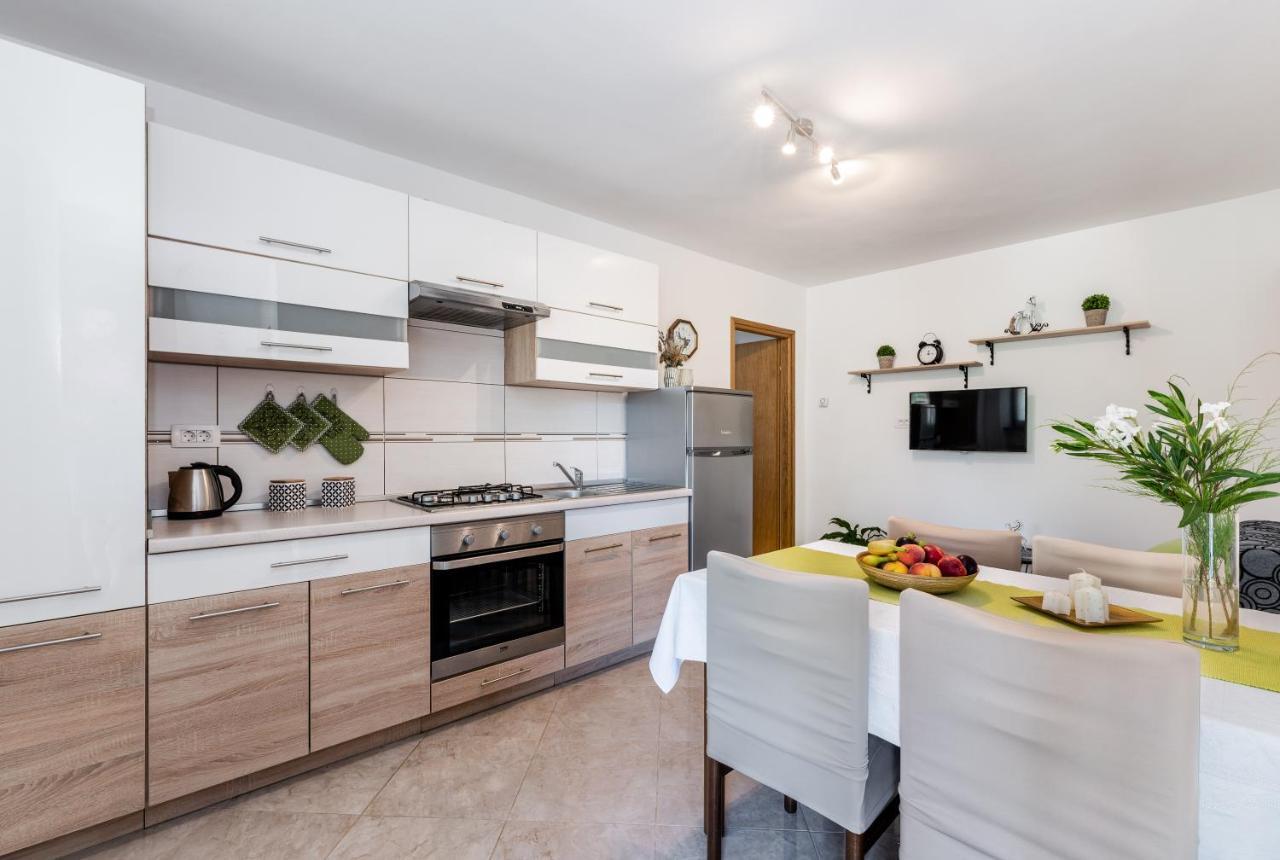 Apartmani Antonija Vozilici Exteriör bild