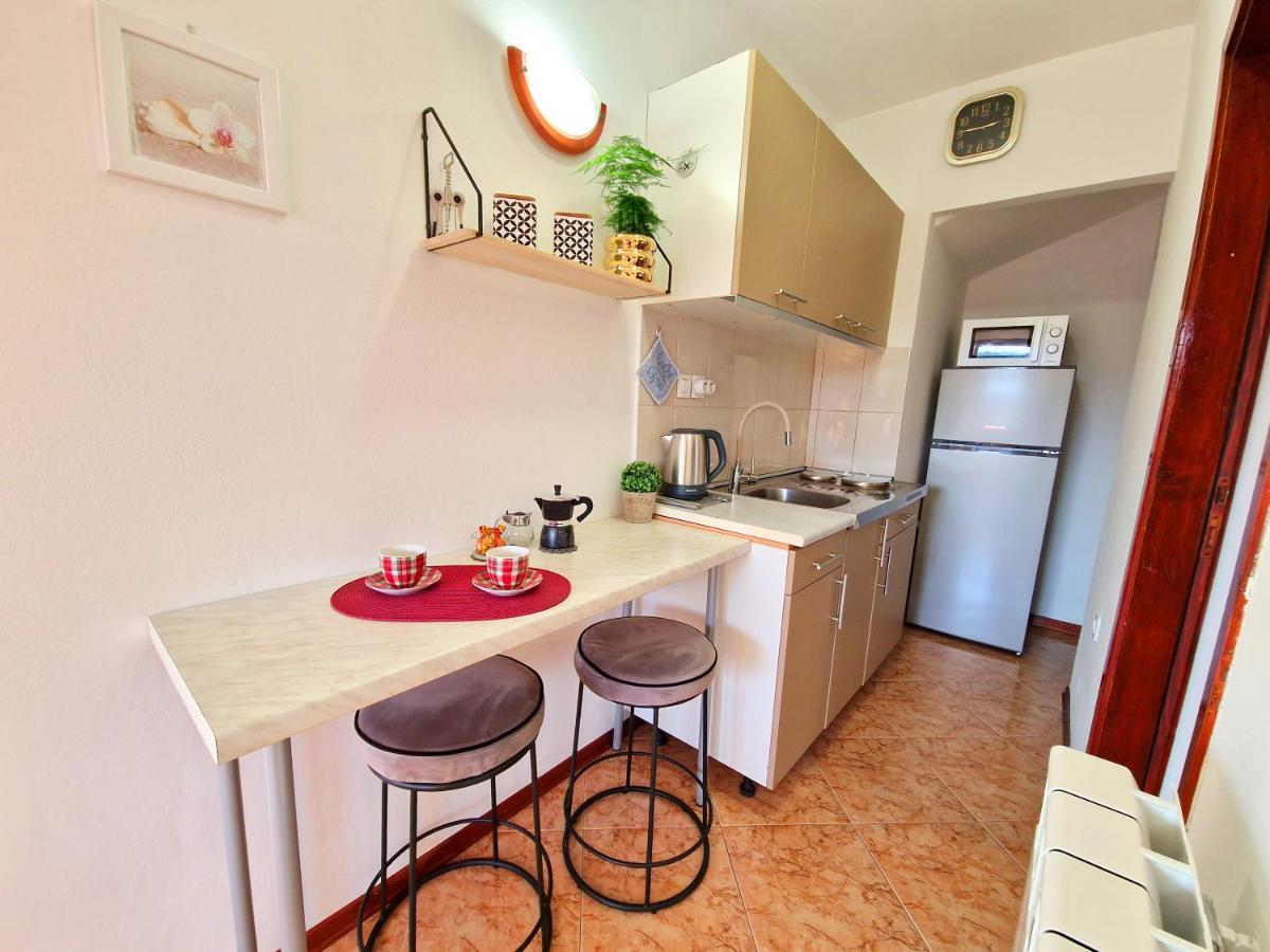 Apartmani Antonija Vozilici Exteriör bild