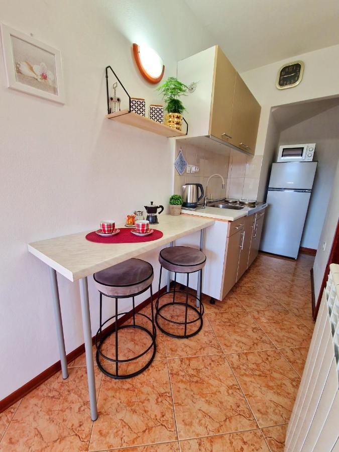 Apartmani Antonija Vozilici Exteriör bild